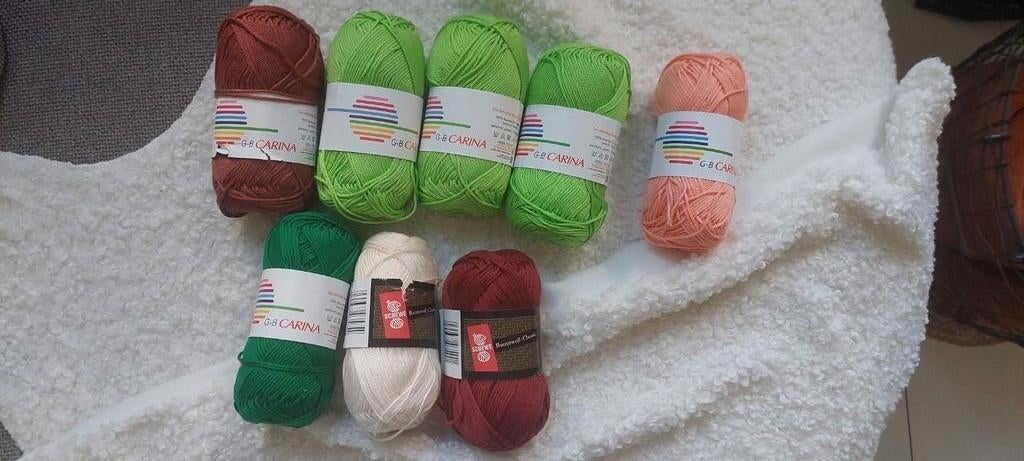 8 BOLLEN HAAK KATOEN EN HAAKPATROON BOEKJE Beestjes haken, Ophalen of Verzenden, Nieuw, Haken, Wol of Garen