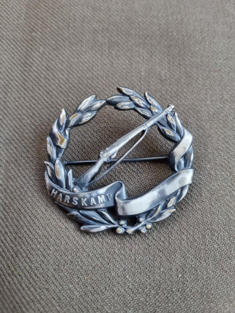 Speld schietwedstrijden Harskamp (zilver), Verzamelen, Ophalen of Verzenden, Landmacht, Nederland, Embleem of Badge