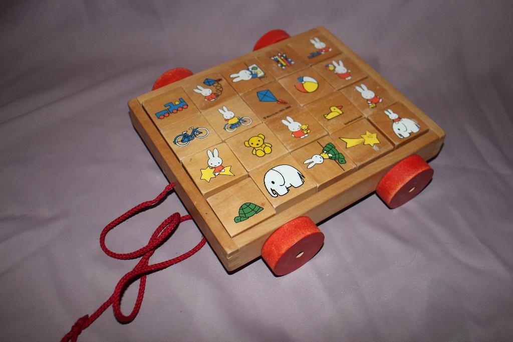 Houten blokkenkar met Nijntje blokken, Ophalen of Verzenden, Gebruikt, Duw- of Trekspeelgoed