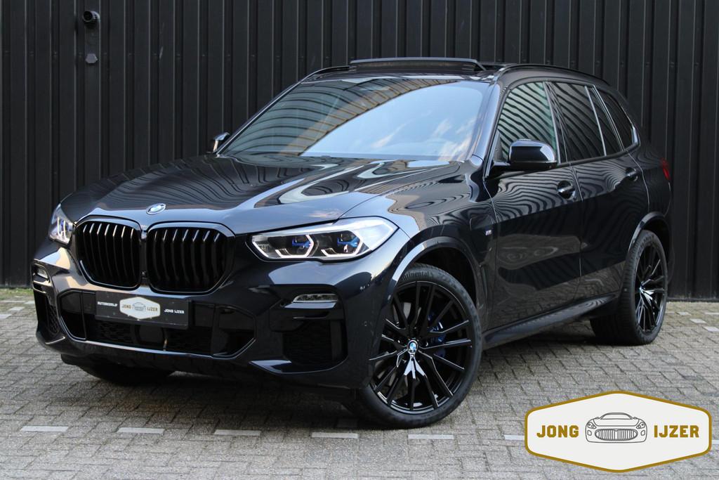 BMW X5 xDrive45e M SPORT PANO LASER HUD H&K TREKHAAK 360, Gebruikt, 394 pk, Zwart, Vierwielaandrijving