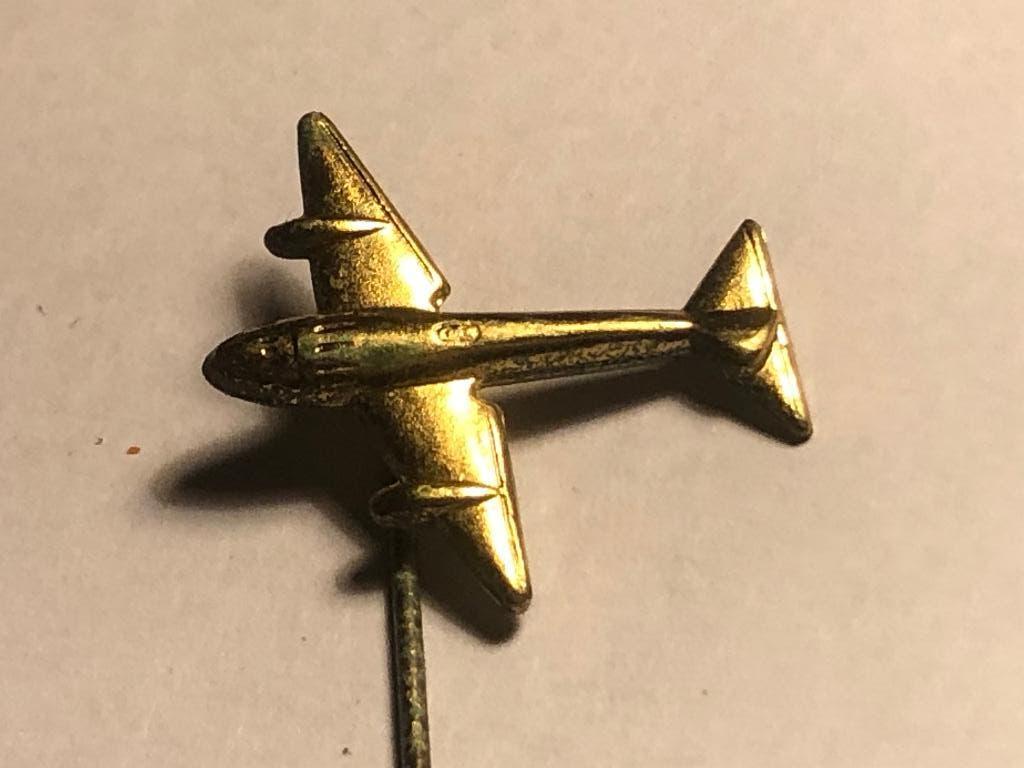 Metalen VLIEGTUIG Speld., Verzenden, Zo goed als nieuw, Transport, Speldje of Pin