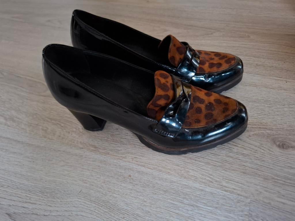 Zwarte lakleren instappers met luipaardprint, maat 37, Ophalen of Verzenden, Gedragen, Instappers, Zwart