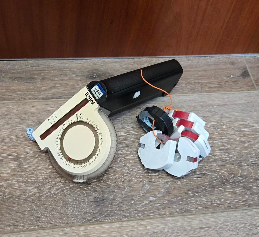 Vintage DYMO 1400 Mk2 labelwriter lettertang met tape, Ophalen of Verzenden