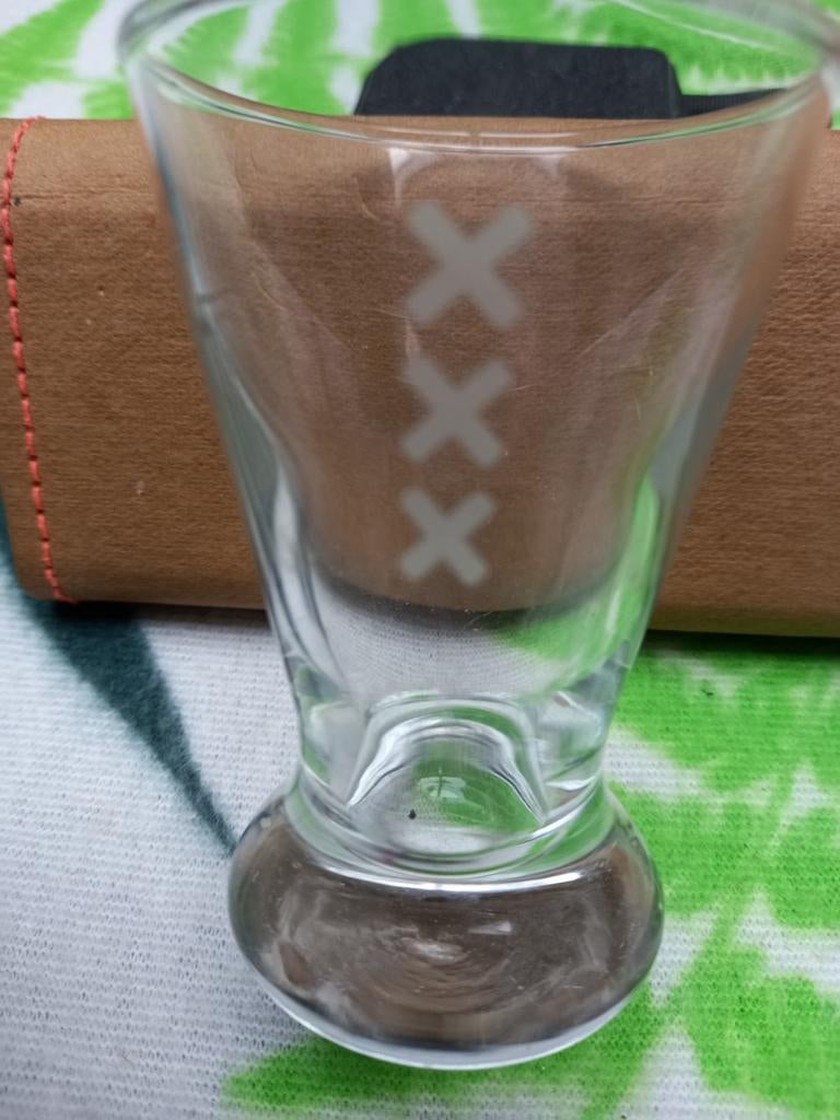 Vintage borrelglaasje XXX (Amsterdam)., Verzamelen, Ophalen of Verzenden, Gebruikt, Borrel- of Shotglas