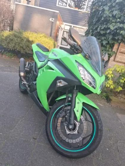 Kawasaki Ninja 350 (Bj 2018), 296 cc, 2 cilinders, Minimaal motorrijbewijs A2, Sportuitlaat