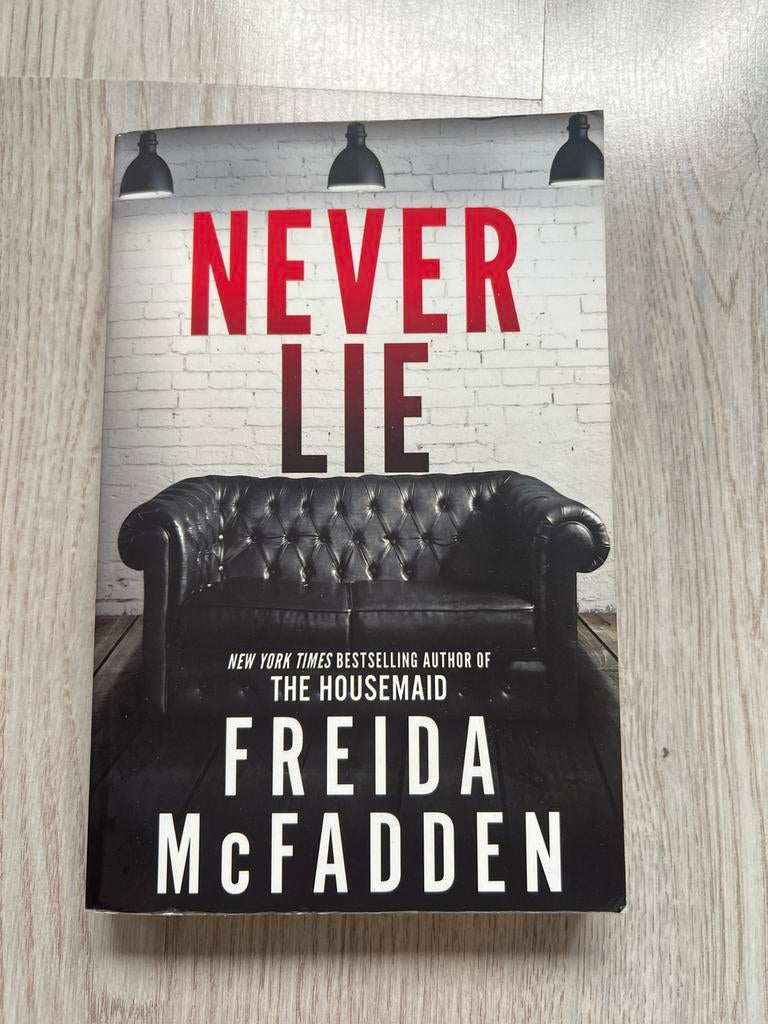 Never Lie - Freida McFadden (Thriller), Ophalen of Verzenden, Gelezen, Amerika