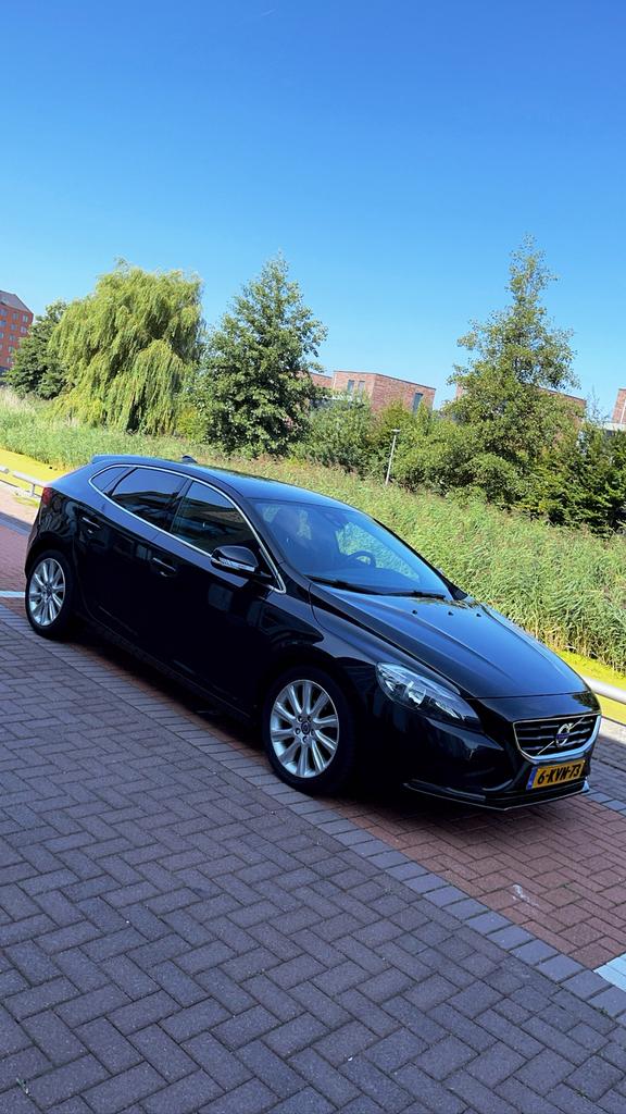 Volvo V40 1.6 D2 115PK 2013 Zwart, Auto's, Voorwielaandrijving, 4 cilinders, Zwart, Origineel Nederlands
