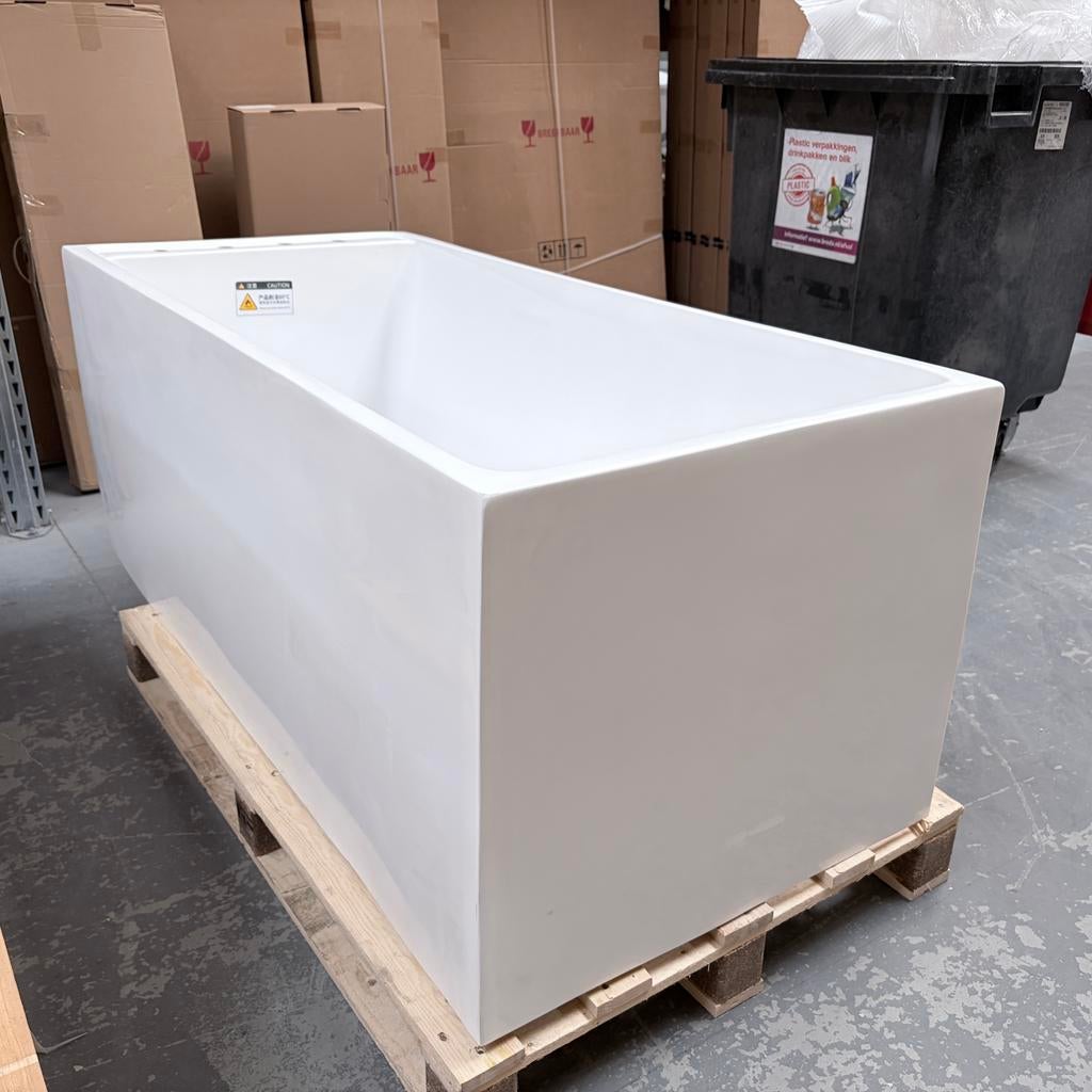 Half vrijstaand design ligbad incl. Kranen 150/70/60 nr241