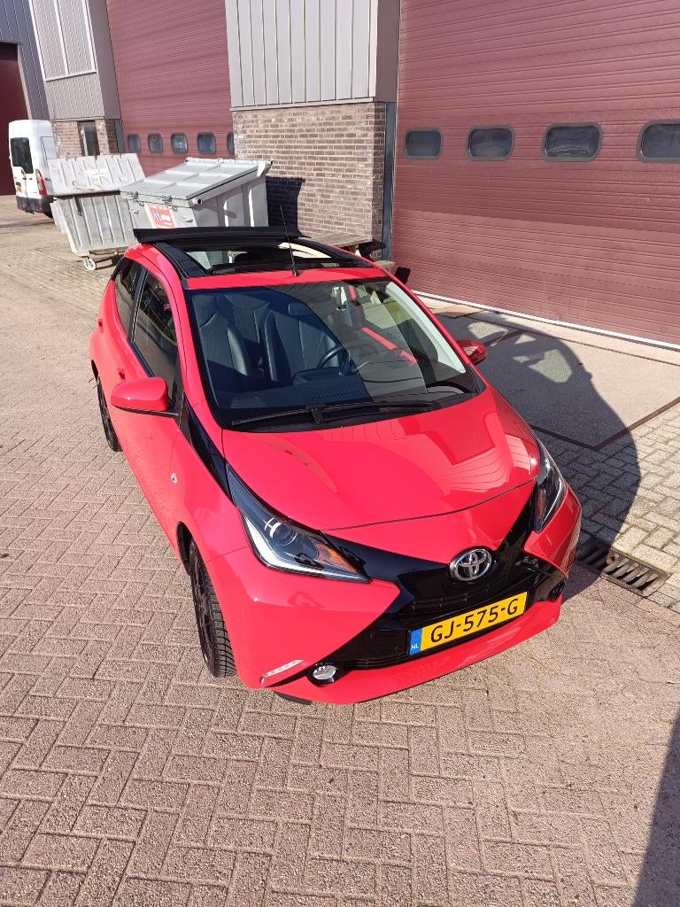 Toyota Aygo 1.0 12V Vvt-i Ddrs 2015 Rood, Voorwielaandrijving, 4 stoelen, Origineel Nederlands, Handgeschakeld
