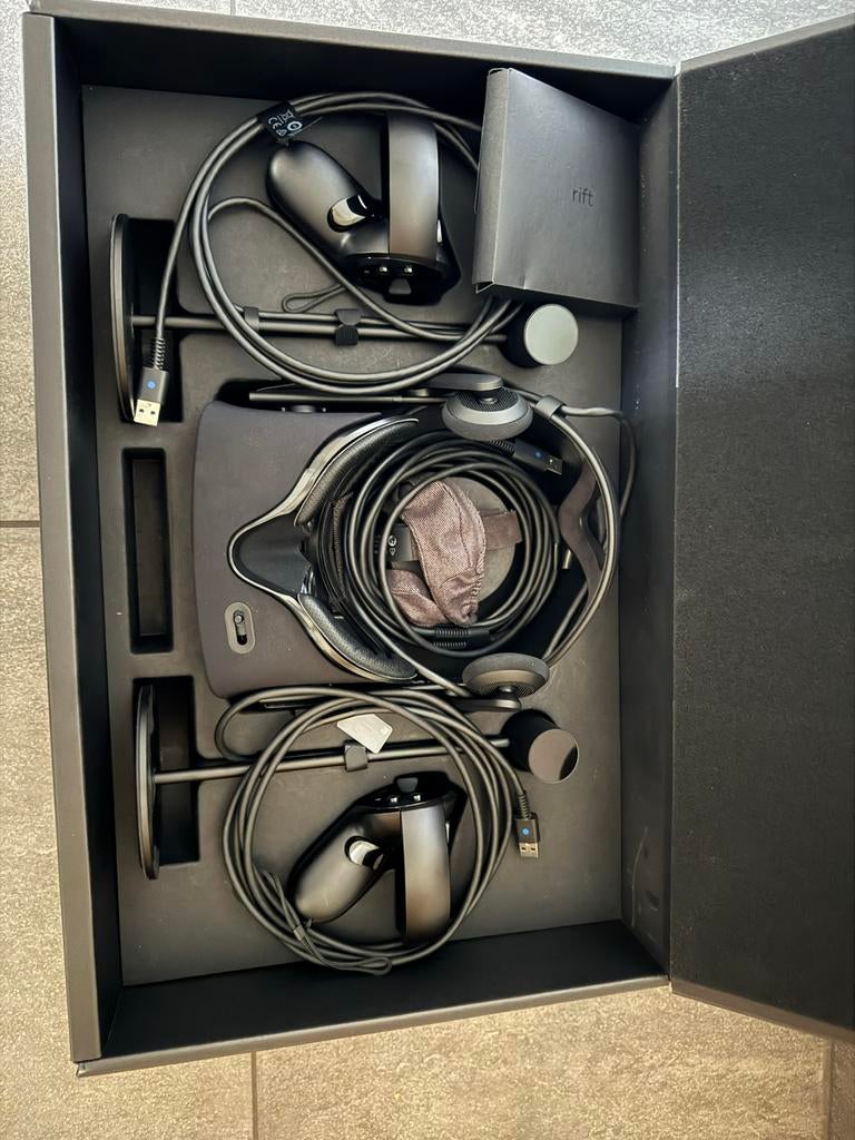 Oculus Rift CV1 VR-set, Spelcomputers en Games, Virtual Reality, Ophalen, Zo goed als nieuw, VR-bril, Pc