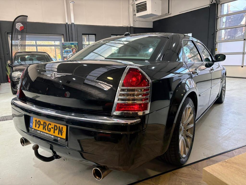 Chrysler 300C 5.7 V8 HEMI AUT|Schuifdak|Leder|Trekhaak|Cruis, Automaat, Gebruikt, 8 cilinders, Zwart