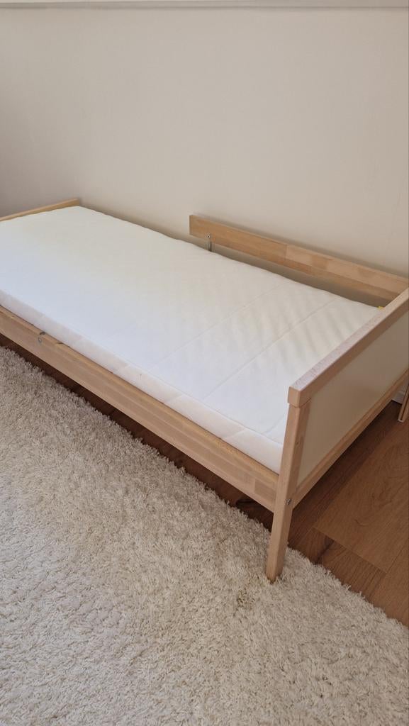 Ikea Sniglar peuterbed met o.a. lattenbodem en matras, Ophalen