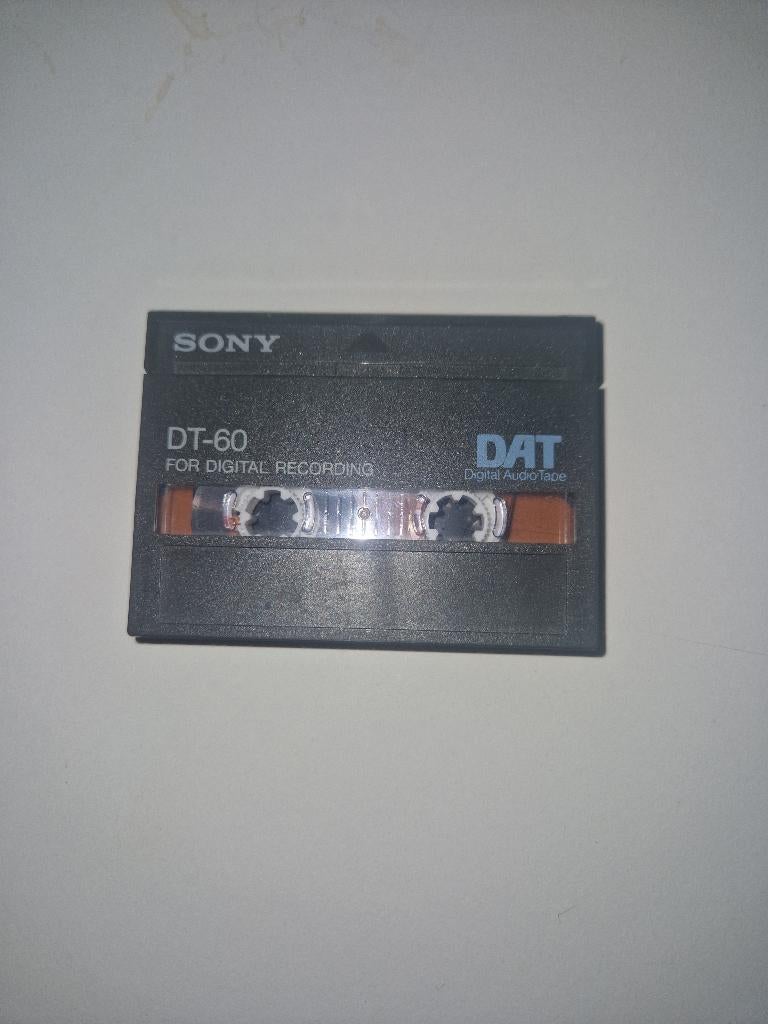 sony dat tape DT-60, Cd's en Dvd's, Cassettebandjes, Ophalen of Verzenden, Gebruikt, Overige genres, 1 bandje