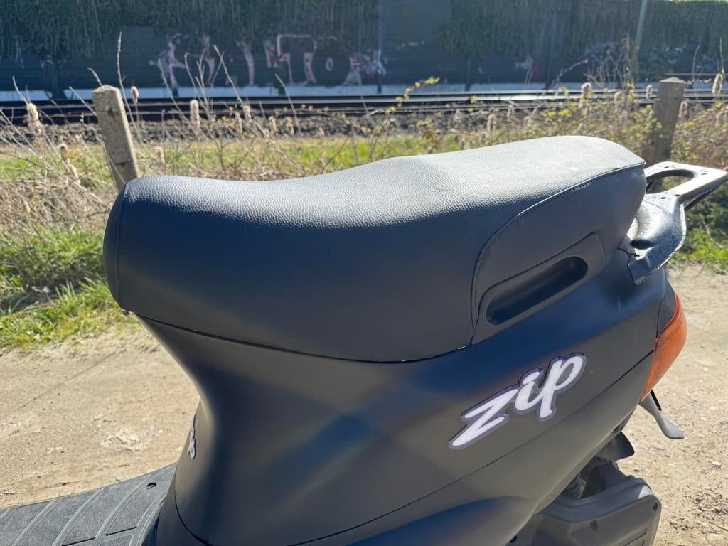 Piaggio zip type 1/2/3 / fastrider zadel, Ophalen, Zo goed als nieuw, Benzine