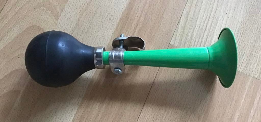 Fietstoeter metaal groen (nieuw), Fietsen en Brommers, Fietsaccessoires | Fietsbellen, Nieuw, Ophalen of Verzenden