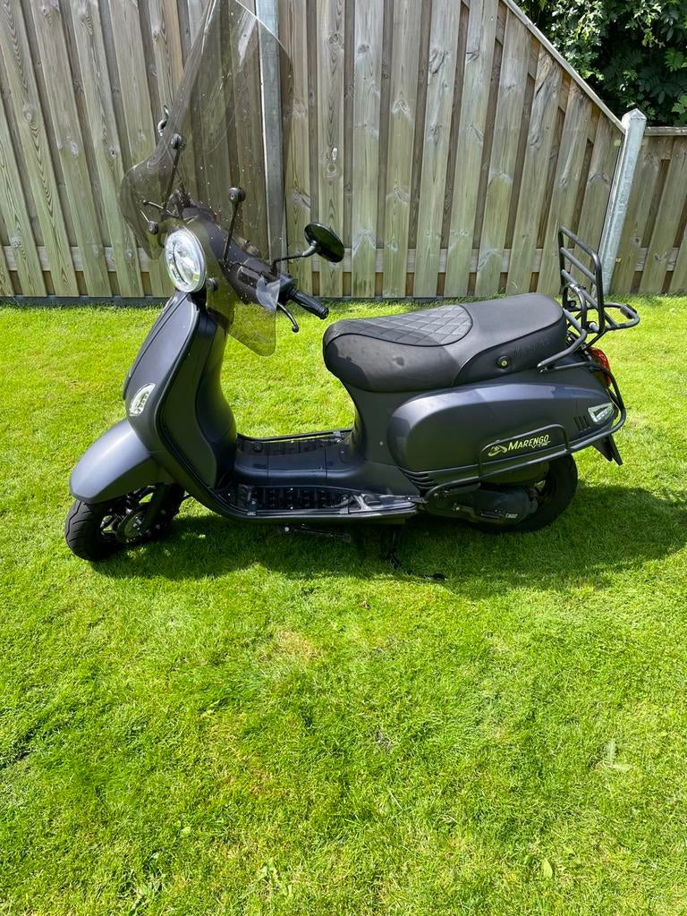 Marengo V-line, Zo goed als nieuw, Benzine, Ophalen, Overige merken