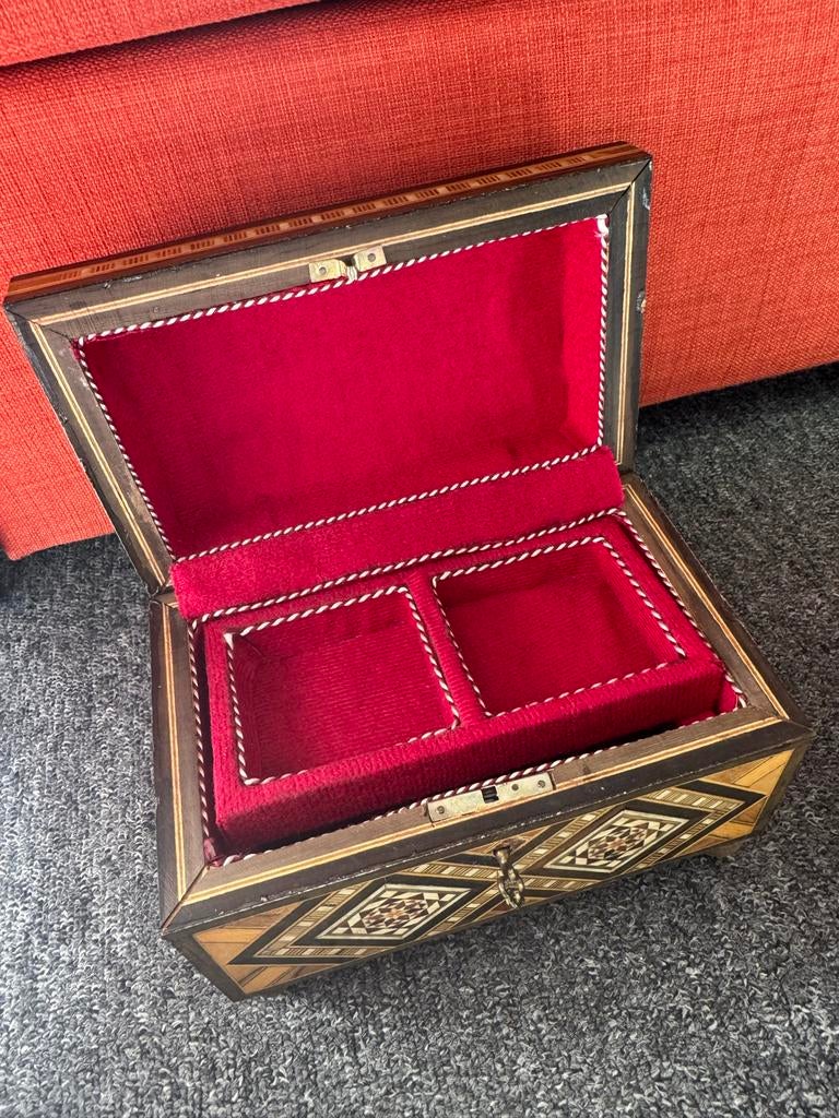 Vintage sieradendoos, Ophalen of Verzenden, Zo goed als nieuw, Overige houtsoorten, Minder dan 50 cm