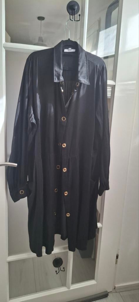 Robe manteau zwart met gouden sluitingen, Ophalen of Verzenden, Zo goed als nieuw, Zwart