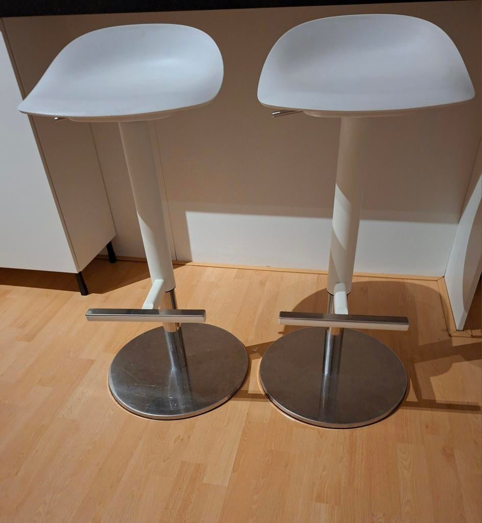 IKEA Janinge barkrukken (2) - In hoogte verstelbaar, Ophalen, In hoogte verstelbaar, 60 tot 90 cm, Zo goed als nieuw