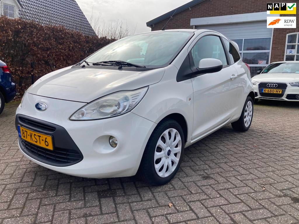 Ford Ka 1.2 Titanium LEER, AIRCO, STOELVERWARMING, BJ 2010 i, Voorwielaandrijving, Gebruikt, 1242 cc, 4 cilinders