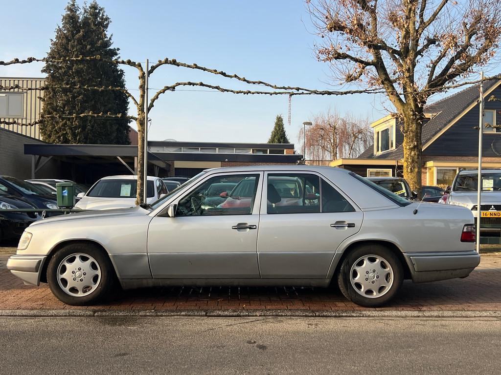 Mercedes-Benz E-klasse 200 *NAP 213.496 km | Klassieke kwali, Gebruikt, 4 cilinders, 715 kg, Origineel Nederlands