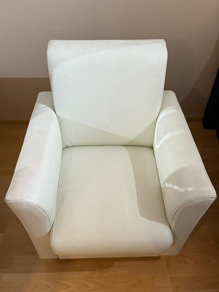 Tijdloze lounge fauteuil met moderne, hotel chique look., Ophalen, 75 tot 100 cm, Zo goed als nieuw, Tijdloze lounge fauteuil met moderne, hotel chique uitstraling