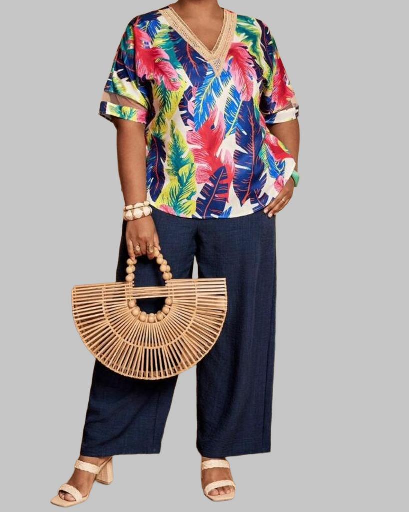 Kleurrijke blouse met bladprint en blauwe broek (46-54), Verzenden, Nieuw, Overige kleuren, Broek of Spijkerbroek