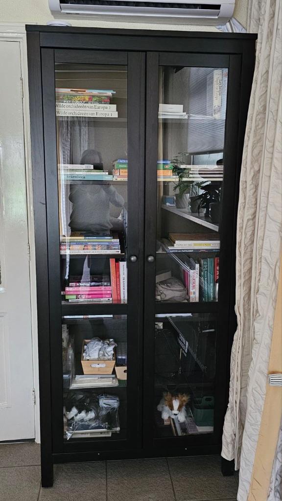 Boekenkast, Huis en Inrichting, Kasten | Boekenkasten, Ophalen, Met deur(en), 50 tot 100 cm, Zo goed als nieuw