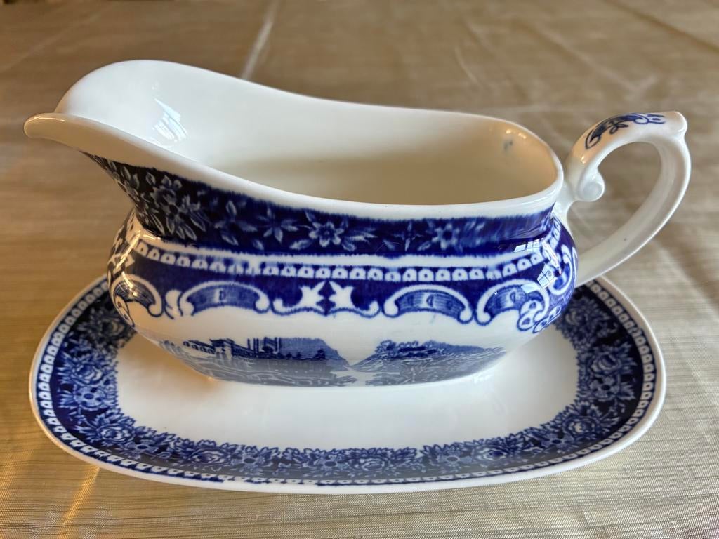 Sphinx Ceramique Maastricht antieke juskom, Ophalen of Verzenden