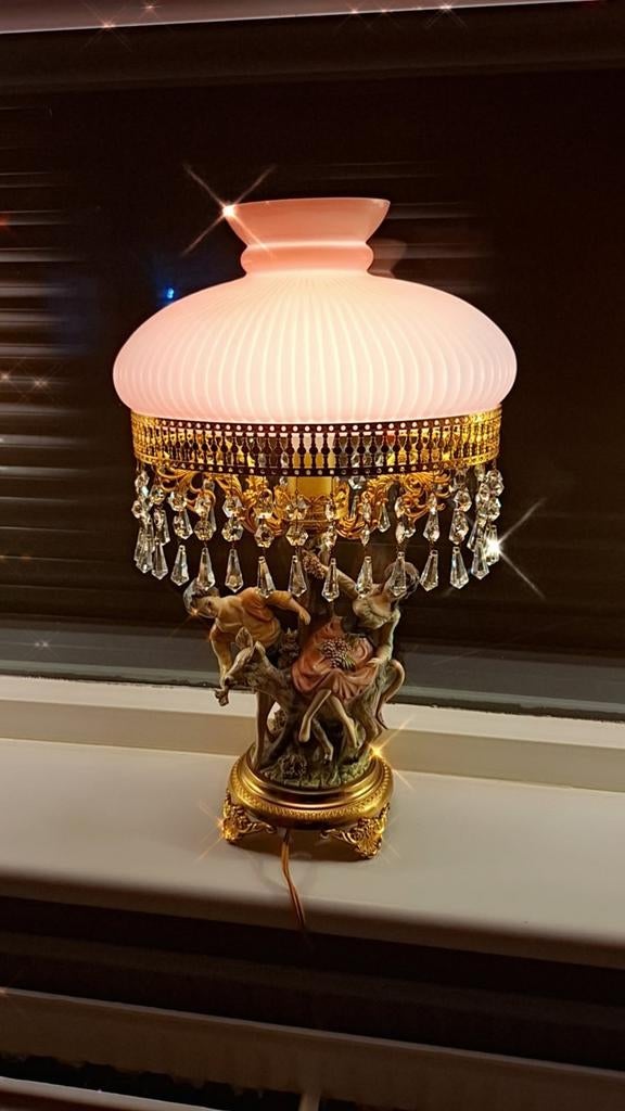 Antieke Tafellamp met Kristallen en Beeldjes, Ophalen