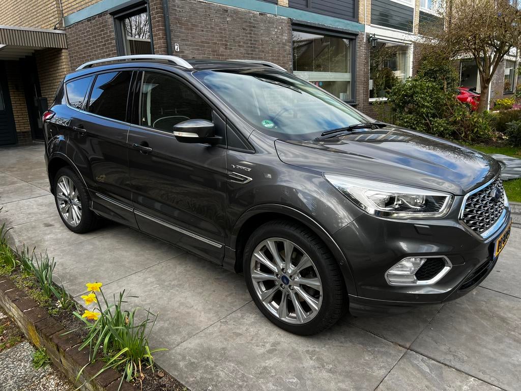 Ford Kuga Luxe Viganale 4WD automaat 2017 G, Auto's, Automaat, 1498 cc, 4 cilinders, 1850 kg