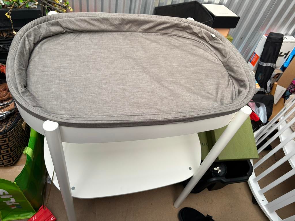 Stokke aankleed tafel baby, Kinderen en Baby's, Babywiegjes en Ledikanten, Ophalen, Zo goed als nieuw, Ledikant
