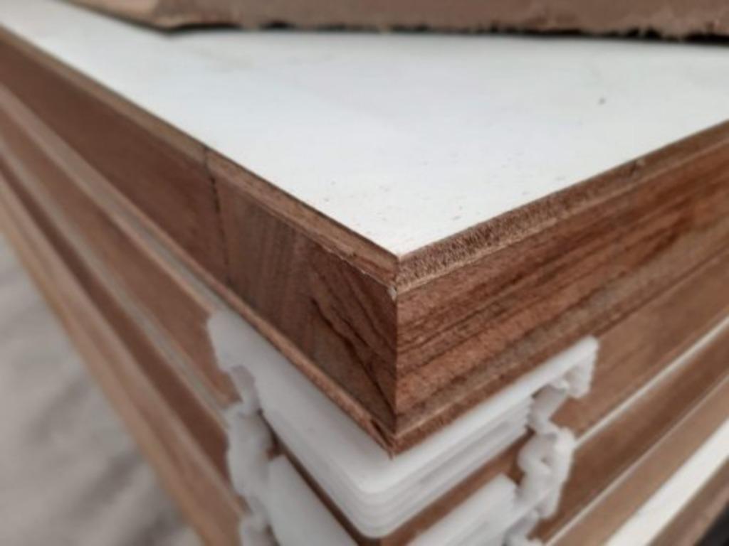 Deurplaat Okoumé Alu Light primed Stabiel 40mm 215x95cm, Ophalen, Nieuw, Multiplex, 20 tot 50 mm