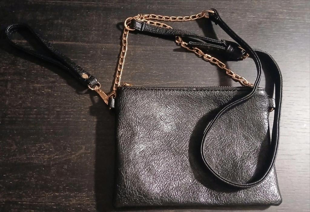 Schoudertas klein zwart met gouden details, Sieraden, Tassen en Uiterlijk, Tassen | Damestassen, Ophalen of Verzenden, Nieuw, Zwart