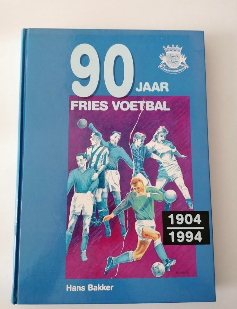 90 Jaar Fries Voetbal - Boek, Boeken, Ophalen of Verzenden, Zo goed als nieuw, Hans Bakker