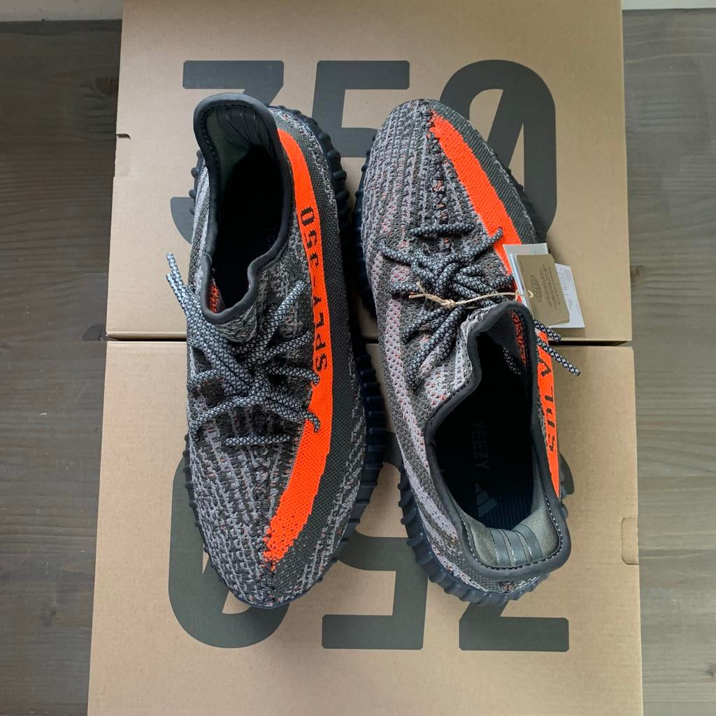 Yeezy Boost 350 V2 Carbon Beluga - Maat 43 1/3 - Nieuw, Kleding | Heren, Overige kleuren, Nieuw, Ophalen of Verzenden, Sneakers of Gympen