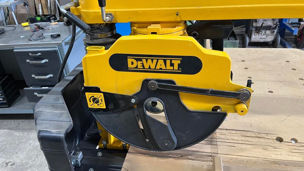 DeWalt D721KN-QD Afkortzaag - Zo goed als nieuw!, 70 mm of meer, Ophalen of Verzenden, Zo goed als nieuw, Afkortzaag