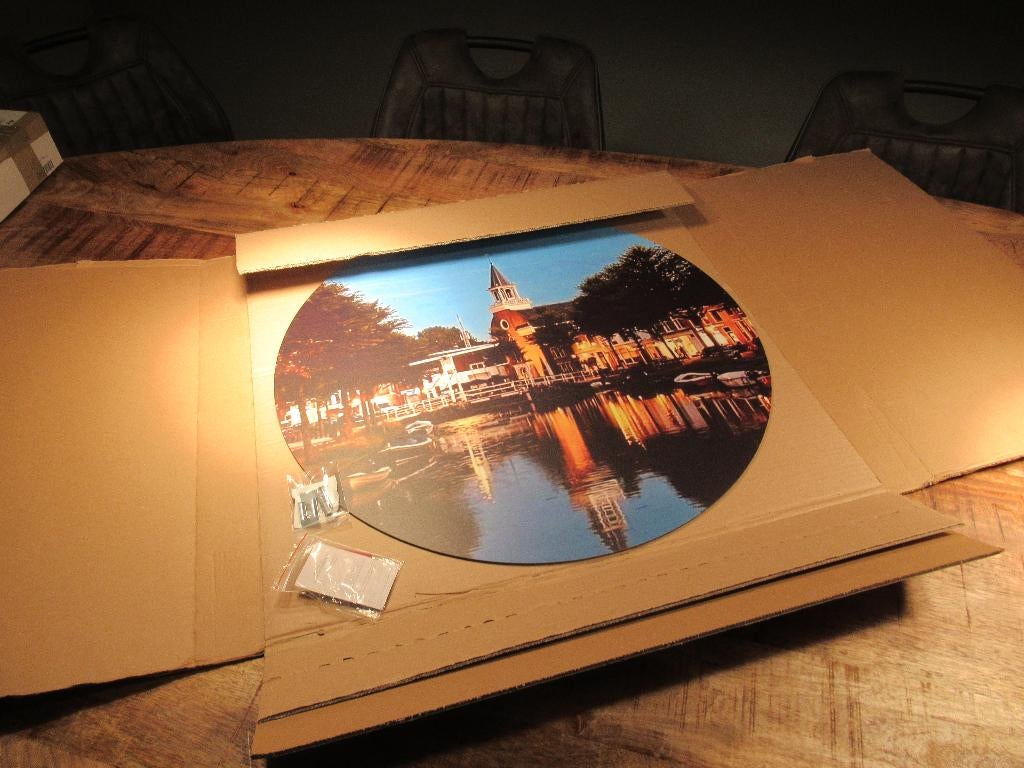 Moderen Origineel Foto Schilderij van kerk met huis + gracht, 50 tot 75 cm, Nieuw, Ophalen of Verzenden, Schilderij