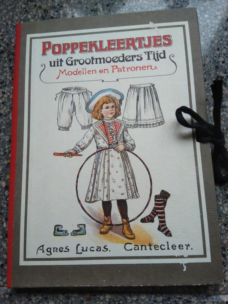 Poppen kleertjes, Hobby en Vrije tijd, Kledingpatronen, Ophalen of Verzenden, Zo goed als nieuw, Vrouw