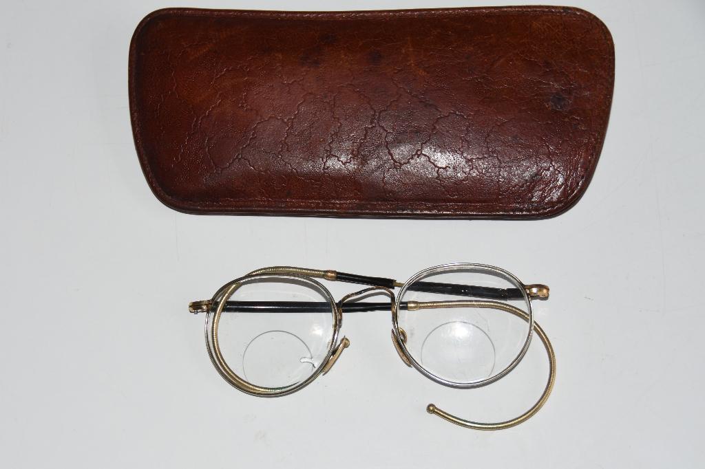 Antieke bril met flexibele poten en hoes ca. 1930, Ophalen of Verzenden