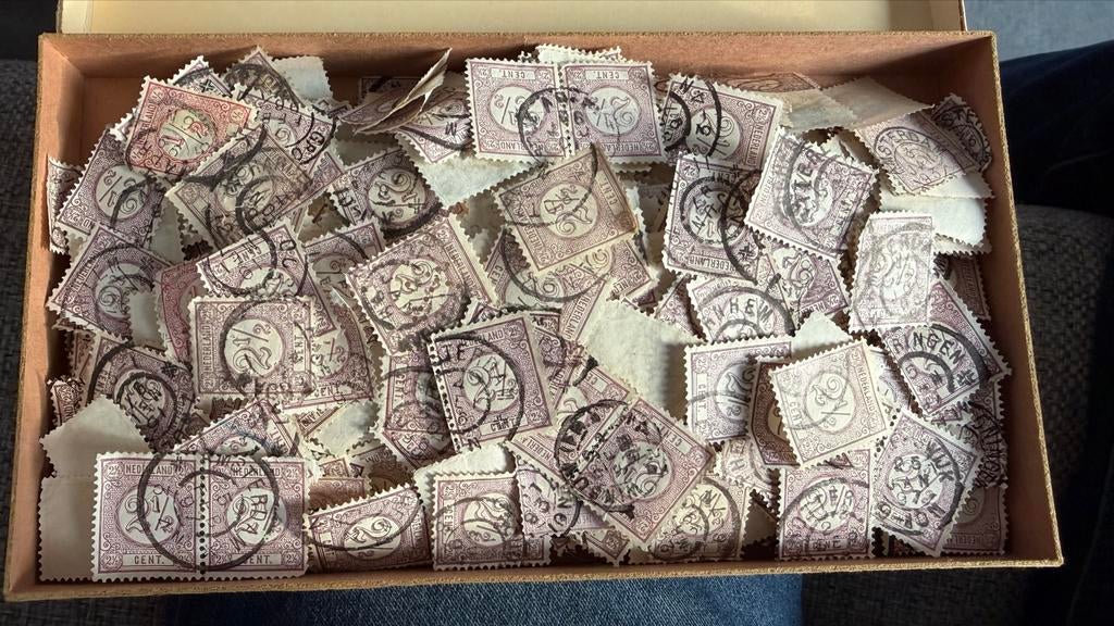 Doos vol oude Nederlandse postzegels - 2,5 cent, Antiek en Kunst, Ophalen