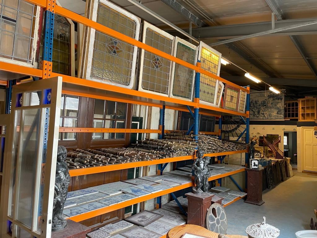 Diverse glas in lood ramen, deuren, ijzerwaren, roosters enz, Ophalen