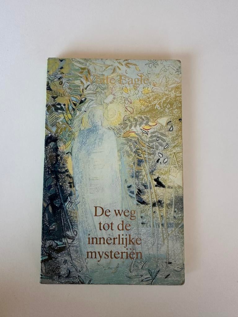 De Weg Tot De Innerlijke Mysteriën - White Eagle, Boeken, Esoterie en Spiritualiteit, Ophalen of Verzenden, Gelezen, Spiritualiteit algemeen