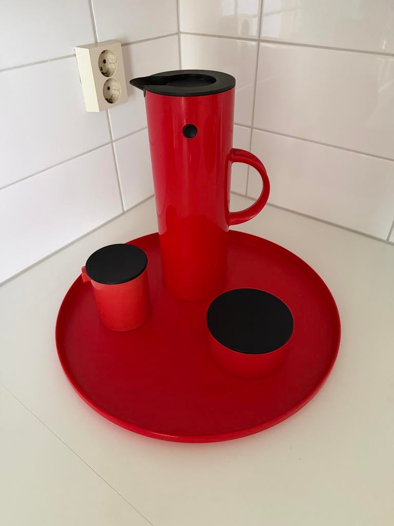 Stelton Rode Koffieset EM77 incl dienblad- Designklassieker, Huis en Inrichting, Keuken | Keukenbenodigdheden, Gebruikt, Ophalen of Verzenden