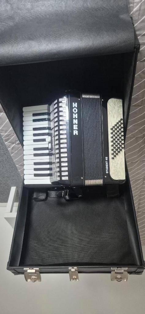 Hohner Student 48 accordeon – perfecte staat, Ophalen, 48-bas, Met koffer, Toetsaccordeon