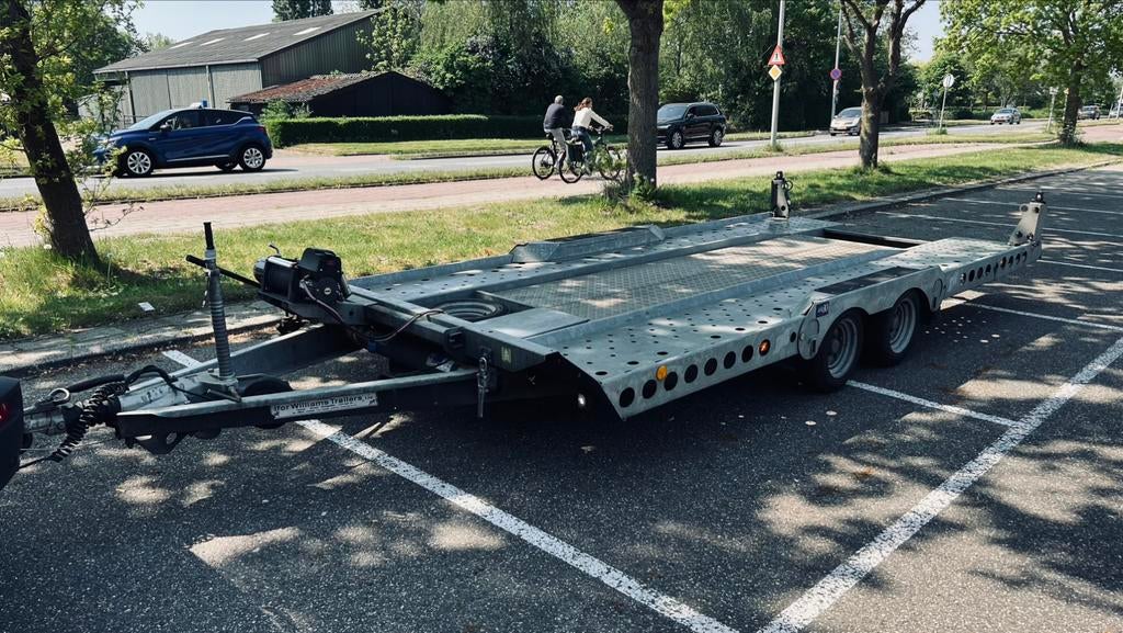 Autoambulance met elektrische + sleepdienst, Met chauffeur, Aanhangwagen