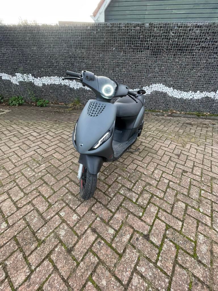 Piaggio Zip 2023(teruil/tekoop), Fietsen en Brommers, Scooters | Piaggio, Ophalen, Maximaal 45 km/u, Zip, Zo goed als nieuw