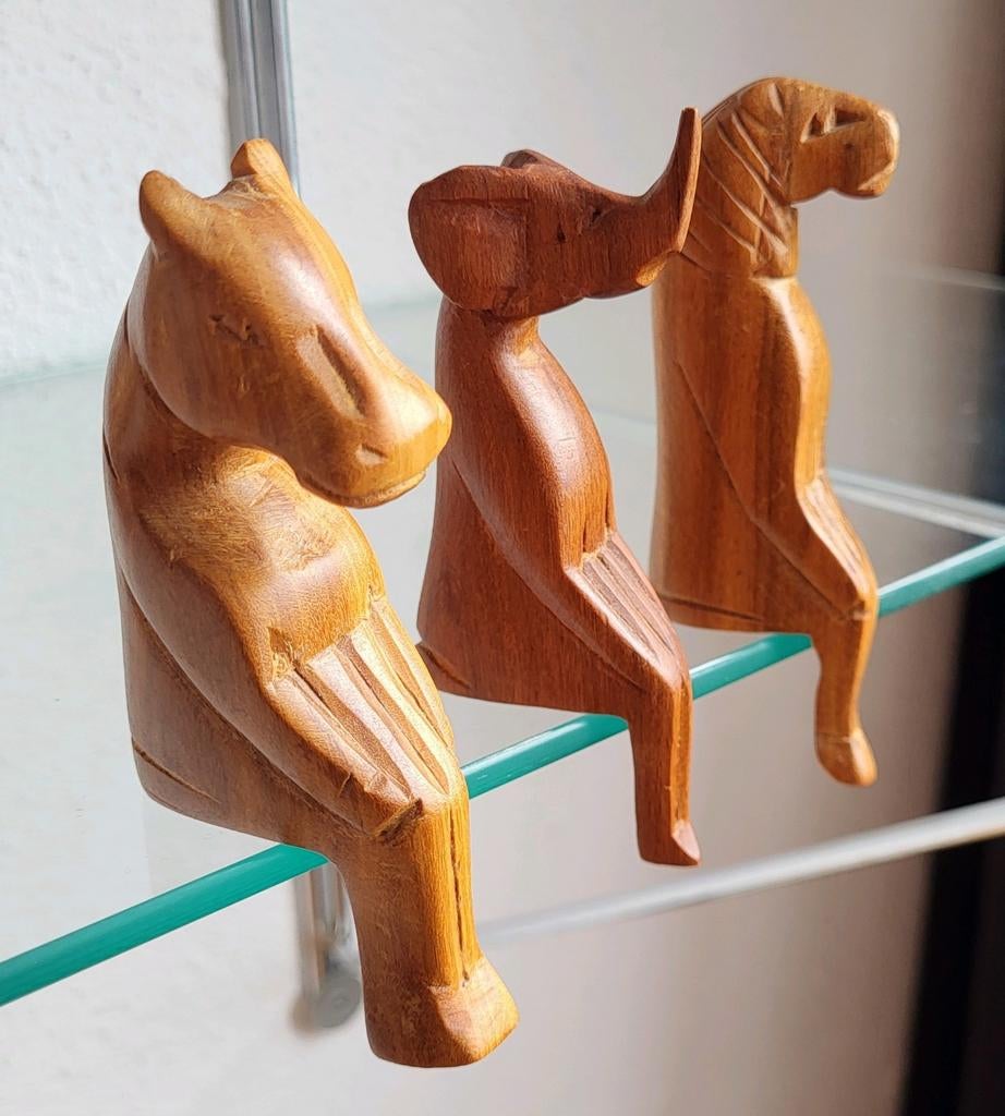 3 vintage houten zittende dieren. Olifant, neushoorn, leeuw, Ophalen of Verzenden