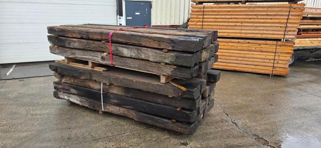 Oude  eiken Spoorbielzen - tuin borders - weidepalen