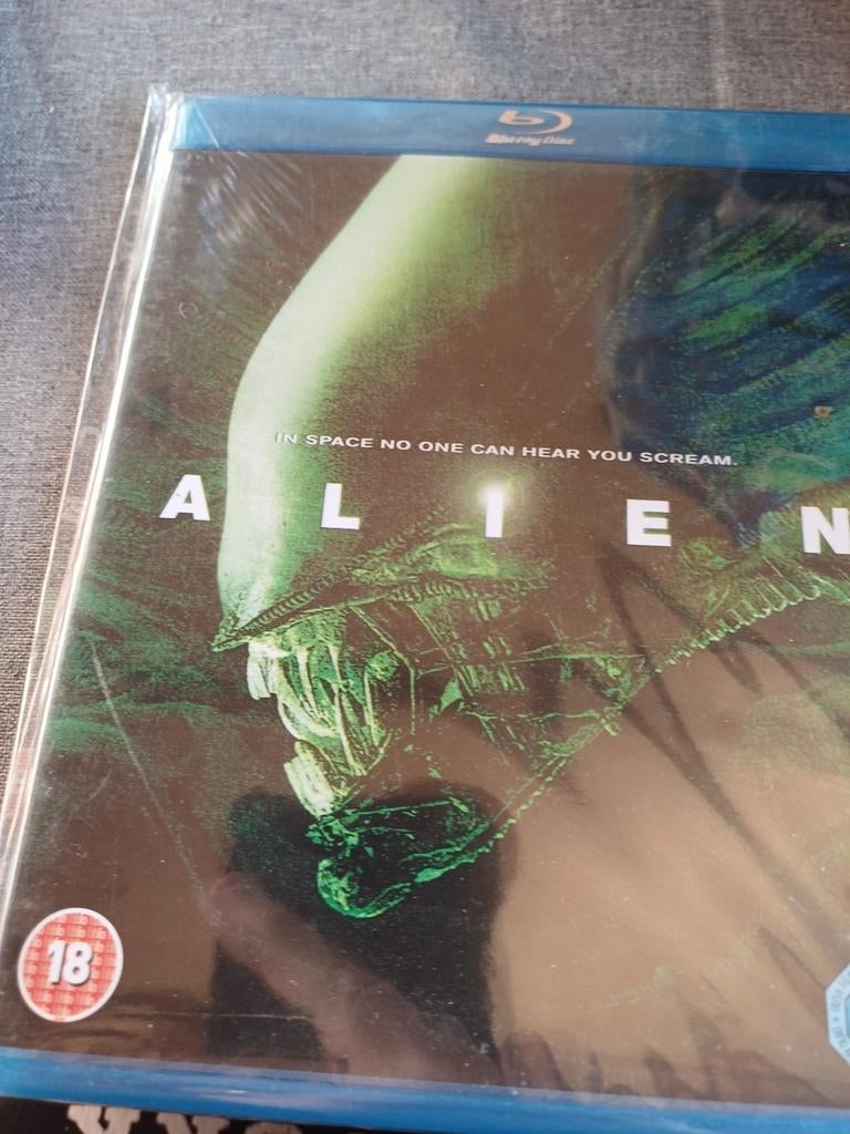 Alien nieuw, Verzenden, Nieuw